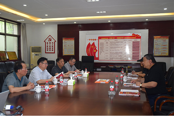 临汾市市场监督管理局局长、非公企业党委书记张东红<br>在科海集团调研非公党建工作
